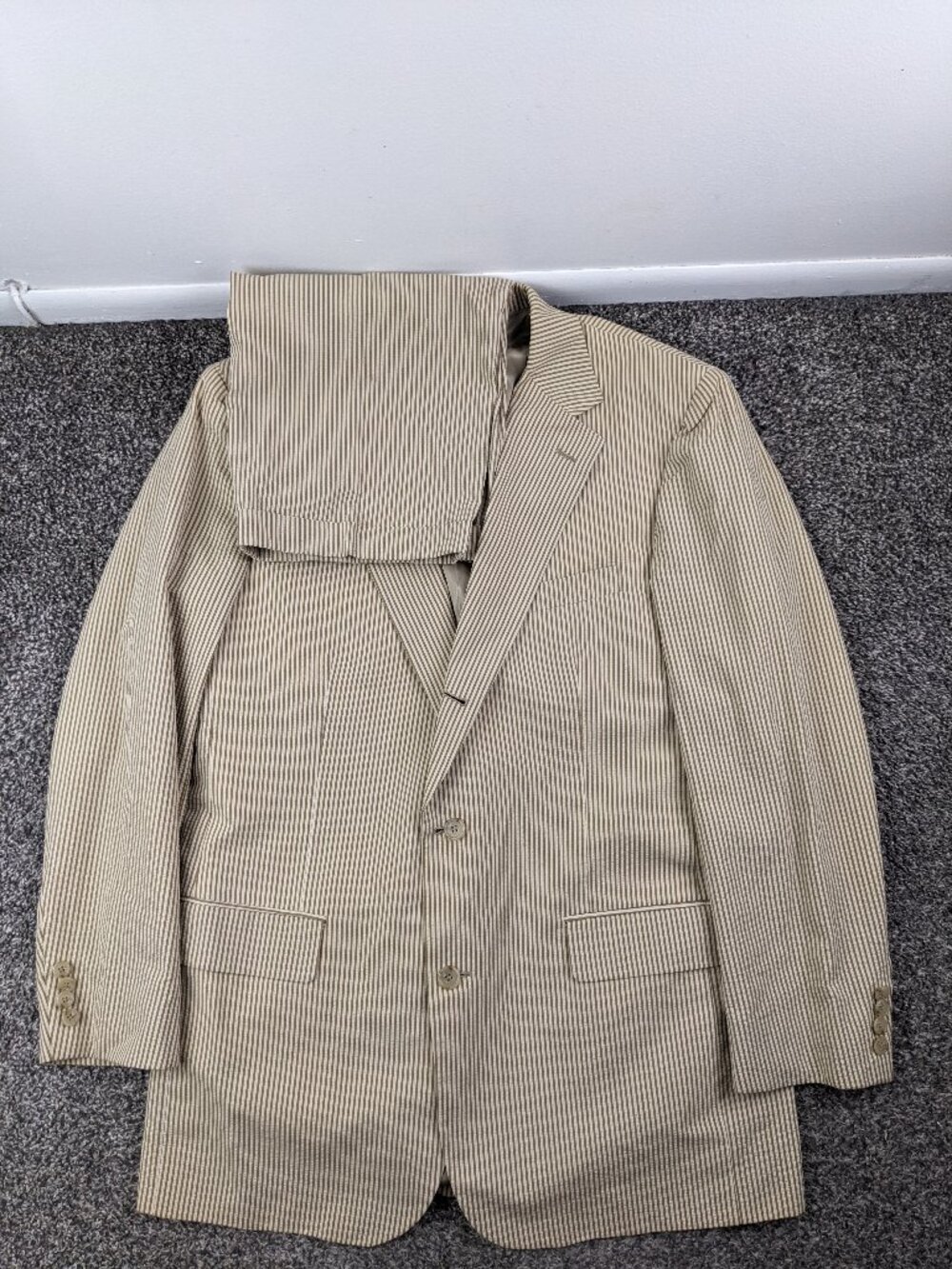 Brooks Brothers Seersucker 2 PC Suit 44L Cotton Striped Beige Tan 36x29 USA Made